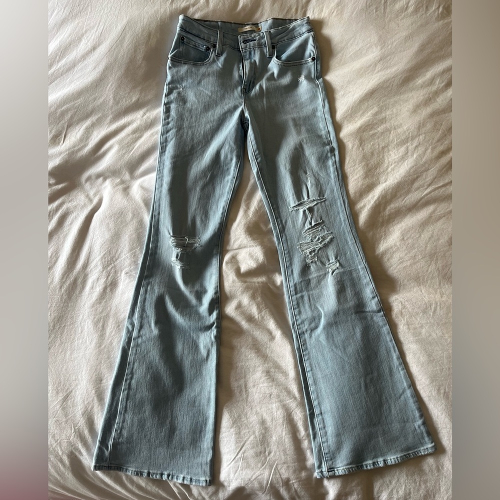 NWOT Levi’s 726 Flare Jeans 28